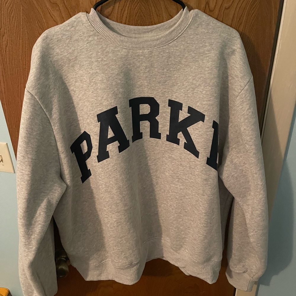 ✨PARKE✨ grey and navy blue sweatshirt